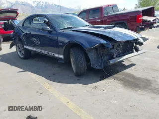 2002 Ford Mustang GT Deluxe z VIN 1FAFP42X12F191957, wystawiony jako IAAI lot #42021857 z przebiegiem Nie podano mil oraz . Historia ofert i sprzedaży dostępna na DreamBid. Obrazek 1.