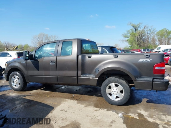 2006 Ford F-150 STX z VIN 1FTRX02W56KB40160, wystawiony jako IAAI lot #41992886 z przebiegiem 107 910 mil mil oraz . Historia ofert i sprzedaży dostępna na DreamBid. Obrazek 14.