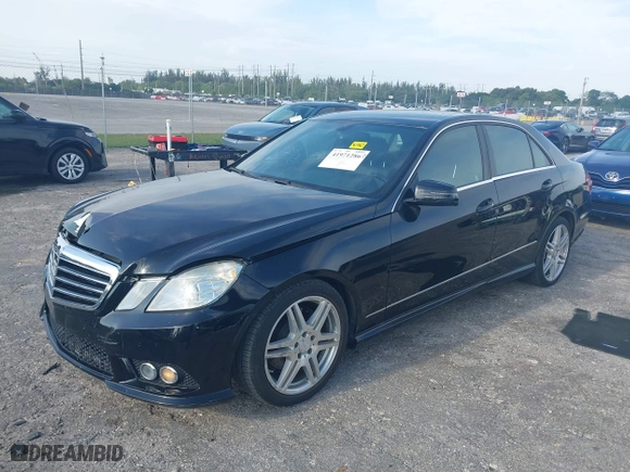2010 Mercedes-Benz E-Class E 350 Luxury with VIN WDDHF5GB8AA249329, listed as a IAAI auction lot 41971286 with 117,022 mi miles. Bid and sale history available at carsss.com. Image 17.