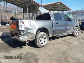 2019 Ram 1500 Big Horn z VIN 1C6RRFFG7KN755373, wystawiony jako IAAI lot #41764161 z przebiegiem 116 804 mil mil oraz . Historia ofert i sprzedaży dostępna na DreamBid. Obrazek 4.
