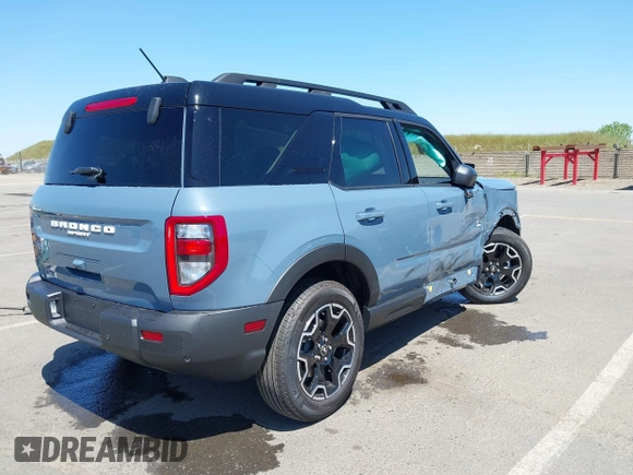 2025 Ford Bronco Sport Outer Banks with VIN 3FMCR9CN6SRE21590, listed as a IAAI auction lot 42084086 with 1,521 mi miles and . Bid and sale history available at DreamBid. Image 4.