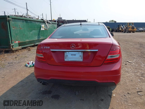 2013 Mercedes-Benz C 250 z VIN WDDGJ4HBXDG075123, wystawiony jako IAAI lot #40342097 z przebiegiem 129 156 mil mil oraz . Historia ofert i sprzedaży dostępna na DreamBid. Obrazek 16.