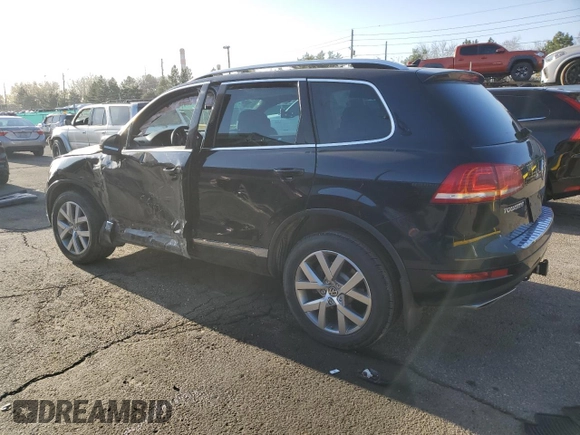 2014 Volkswagen Touareg X z VIN WVGEP9BP5ED008560, wystawiony jako Copart lot #52767595 z przebiegiem Nie podano mil oraz Szkoda całkowita • Salvage title. Historia ofert i sprzedaży dostępna na DreamBid. Obrazek 2.