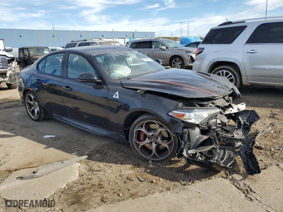 2018 Alfa Romeo Giulia Quadrifoglio with VIN ZARFAEAV0J7572408, listed as a Copart auction lot 77675894 with 0 mi miles and Clean Title. Bid and sale history available at carsss.com. Image 4.