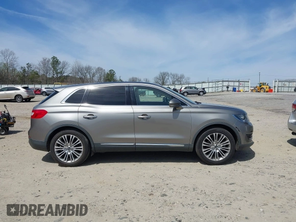 2017 Lincoln MKX Reserve z VIN 2LMPJ8LR4HBL41092, wystawiony jako IAAI lot #41815783 z przebiegiem 104 578 mil mil oraz . Historia ofert i sprzedaży dostępna na DreamBid. Obrazek 13.