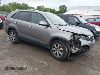 2013 Kia Sorento LX with VIN 5XYKTDA29DG405264, listed as a IAAI auction lot 42327223 with 209,651 mi miles and . Bid and sale history available at DreamBid. Image 1.