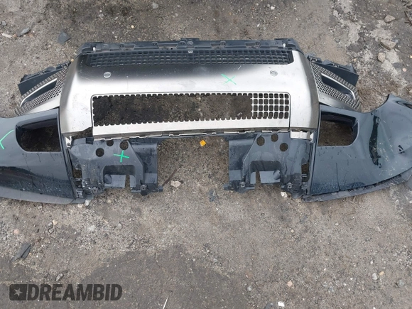 2020 Land Rover Defender X with VIN SALEXEEU9L2030559, listed as a IAAI auction lot 42323334 with 41,325 mi miles and . Bid and sale history available at DreamBid. Image 18.