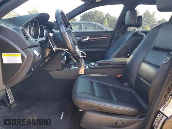 2013 Mercedes-Benz C 300 Sport с VIN WDDGF8AB1DG073490, выставлен на аукционе Copart как лот 54422695 с пробегом 99 047 миль миль и Списание • Salvage title. История ставок и продаж доступна на DreamBid. Изображение 7.