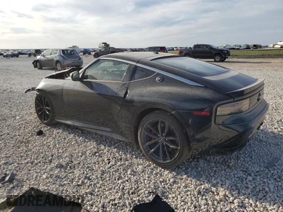 2024 Nissan Z Performance с VIN JN1BZ4BH3RM366584, выставлен на аукционе Copart как лот 49207535 с пробегом 4 936 миль миль и Списание • Salvage title. История ставок и продаж доступна на DreamBid. Изображение 2.