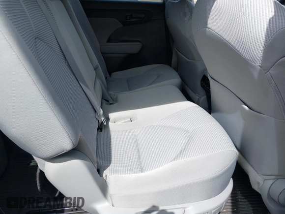 2021 Toyota Highlander L z VIN 5TDCZRBH0MS087637, wystawiony jako IAAI lot #41947861 z przebiegiem 22 626 mil mil oraz . Historia ofert i sprzedaży dostępna na DreamBid. Obrazek 8.