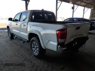 2017 Toyota Tacoma SR5 z VIN 3TMAZ5CN4HM047927, wystawiony jako Copart lot #54748255 z przebiegiem 87 906 mil mil oraz Szkoda całkowita • Salvage title. Historia ofert i sprzedaży dostępna na DreamBid. Obrazek 2.
