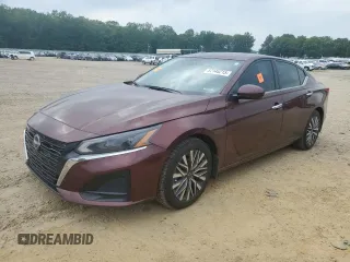 2023 Nissan Altima SV z VIN 1N4BL4DV3PN379155, wystawiony jako Copart lot #57146215 z przebiegiem 61 105 mil mil oraz Szkoda całkowita • Salvage title. Historia ofert i sprzedaży dostępna na DreamBid. Obrazek 1.