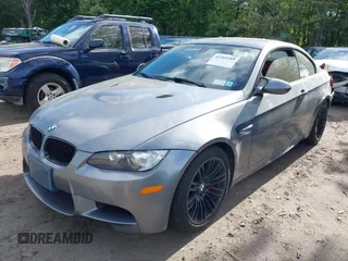 2010 BMW M3 z VIN WBSWD9C55AP362868, wystawiony jako IAAI lot #42265289 z przebiegiem 110 486 mil mil oraz . Historia ofert i sprzedaży dostępna na DreamBid. Obrazek 2.