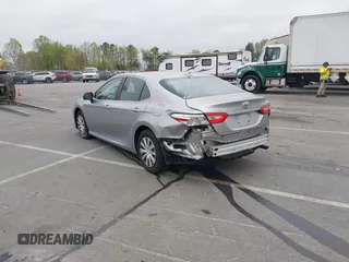 2019 Toyota Camry LE with VIN 4T1B11HK8KU683512, listed as a IAAI auction lot 39476699 with 40,074 mi miles. Bid and sale history available at carsss.com. Image 3.