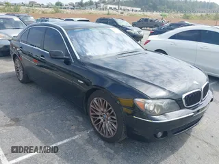 2007 BMW 7 Series 750Li z VIN WBAHN83597DT73225, wystawiony jako IAAI lot #42157434 z przebiegiem 84 459 mil mil oraz . Historia ofert i sprzedaży dostępna na DreamBid. Obrazek 1.