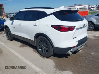 2022 Chevrolet Blazer LT z VIN 3GNKBDRS0NS135906, wystawiony jako IAAI lot #42070239 z przebiegiem 127 017 mil mil oraz . Historia ofert i sprzedaży dostępna na DreamBid. Obrazek 3.