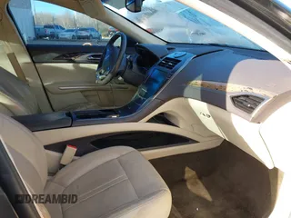2015 Lincoln MKZ z VIN 3LN6L2J99FR605715, wystawiony jako IAAI lot #41431384 z przebiegiem Nie podano mil oraz . Historia ofert i sprzedaży dostępna na DreamBid. Obrazek 5.