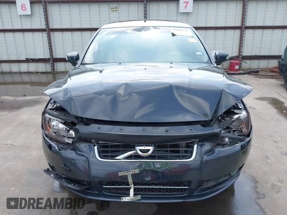 2011 Volvo S80 3.2L with VIN YV1952AS1B1138075, listed as a IAAI auction lot 41918597 with 192,441 mi miles. Bid and sale history available at carsss.com. Image 12.