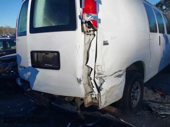 2021 Chevrolet Express Cargo z VIN 1GCWGAF76M1175319, wystawiony jako IAAI lot #41333994 z przebiegiem 81 474 mil mil oraz . Historia ofert i sprzedaży dostępna na DreamBid. Obrazek 6.