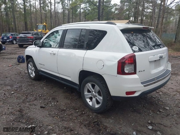 2015 Jeep Compass Latitude with VIN 1C4NJDEB6FD106118, listed as a IAAI auction lot 41796530 with 98,658 mi miles. Bid and sale history available at carsss.com. Image 3.