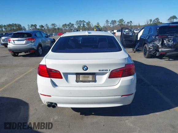 2013 BMW 5 Series 528i with VIN WBAXG5C53DD232909, listed as a IAAI auction lot 41620696 with 181,375 mi miles and . Bid and sale history available at carsss.com. Image 16.
