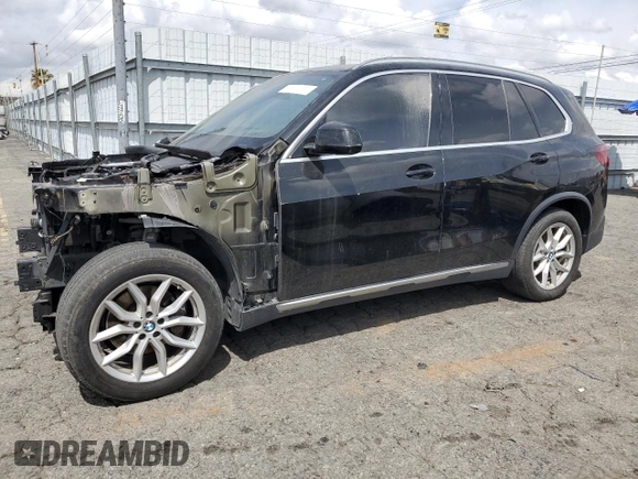 2020 BMW X5 sDrive40i with VIN 5UXCR4C08L9C28495, listed as a Copart auction lot 51121075 with 97,916 mi miles and Clean Title. Bid and sale history available at carsss.com. Image 1.