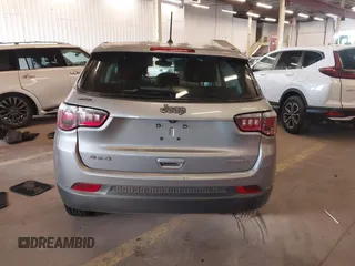 2018 Jeep Compass Sport z VIN 3C4NJDAB6JT179613, wystawiony jako IAAI lot #41893360 z przebiegiem 72 846 mil mil oraz . Historia ofert i sprzedaży dostępna na DreamBid. Obrazek 16.