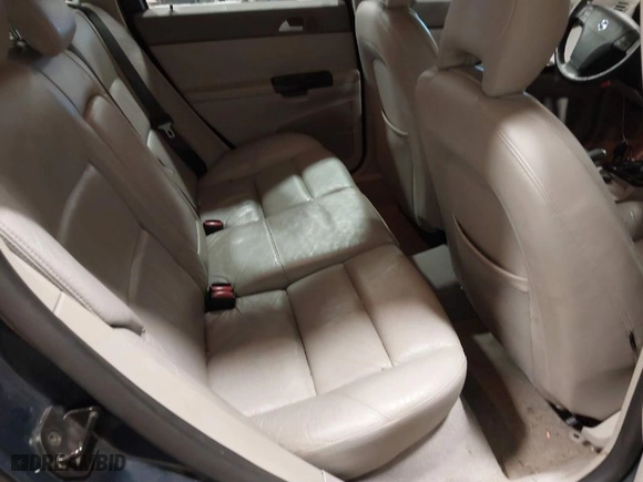 2005 Volvo V50 with VIN YV1MJ682852096117, listed as a IAAI auction lot 41532856 with 122,262 mi miles. Bid and sale history available at carsss.com. Image 8.