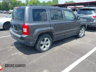 2014 Jeep Patriot High Altitude z VIN 1C4NJPFA9ED763968, wystawiony jako IAAI lot #42604911 z przebiegiem 134 519 mil mil oraz . Historia ofert i sprzedaży dostępna na DreamBid. Obrazek 4.