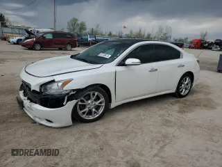 2014 Nissan Maxima SV z VIN 1N4AA5AP0EC439334, wystawiony jako Copart lot #54109875 z przebiegiem 131 592 mil mil oraz Szkoda całkowita • Salvage title. Historia ofert i sprzedaży dostępna na DreamBid. Obrazek 1.
