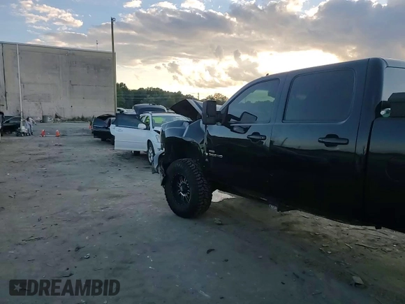 2008 GMC Sierra 3500HD SRW SLT z VIN 1GTHK33618F176644, wystawiony jako Copart lot #73640434 z przebiegiem 248 244 mil mil oraz Szkody całkowita. Historia ofert i sprzedaży dostępna na DreamBid. Obrazek 10.