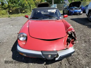 1986 Alfa Romeo Spider Veloce z VIN ZARBA5417G1036669, wystawiony jako Copart lot #83489434 z przebiegiem 71 219 mil mil oraz Czysty tytuł • Clean title. Historia ofert i sprzedaży dostępna na DreamBid. Obrazek 5.