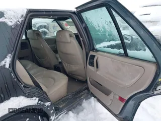 1997 Saab 9000 z VIN YS3CF65M8V1001790, wystawiony jako IAAI lot #41551828 z przebiegiem Nie podano mil oraz . Historia ofert i sprzedaży dostępna na DreamBid. Obrazek 8.