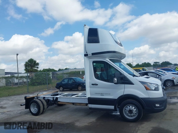2023 Ford Transit z VIN 1FDBF6ZG0PKB35192, wystawiony jako IAAI lot #42191303 z przebiegiem 207 810 mil mil oraz . Historia ofert i sprzedaży dostępna na DreamBid. Obrazek 13.