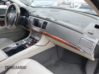 2010 Jaguar XF Premium Luxury with VIN SAJWA0GB9ALR58747, listed as a IAAI auction lot 41261594 with 1 mi miles. Bid and sale history available at carsss.com. Image 5.