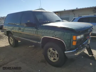 1998 Chevrolet Tahoe with VIN 3GNEK18R1WG135184, listed as a Copart auction lot 77635704 with 225,016 mi miles and Salvage Title. Bid and sale history available at carsss.com. Image 4.
