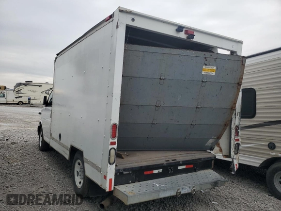2010 GMC Savana z VIN 1GD1G2AA9A1901569, wystawiony jako Copart lot #81084424 z przebiegiem 162 381 mil mil oraz Szkoda całkowita • Salvage title. Historia ofert i sprzedaży dostępna na DreamBid. Obrazek 2.
