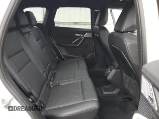 2023 BMW X1 xDrive28i z VIN WBX73EF06P5W06767, wystawiony jako Copart lot #51383755 z przebiegiem 25 605 mil mil oraz Szkody całkowita. Historia ofert i sprzedaży dostępna na DreamBid. Obrazek 12.