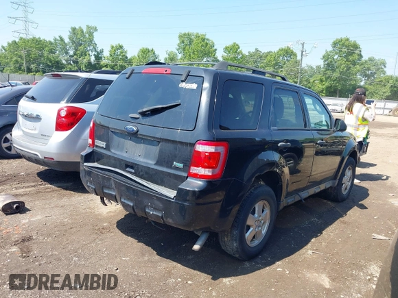 2011 Ford Escape XLT z VIN 1FMCU9DG6BKB21924, wystawiony jako IAAI lot #42645085 z przebiegiem 305 186 mil mil oraz . Historia ofert i sprzedaży dostępna na DreamBid. Obrazek 4.