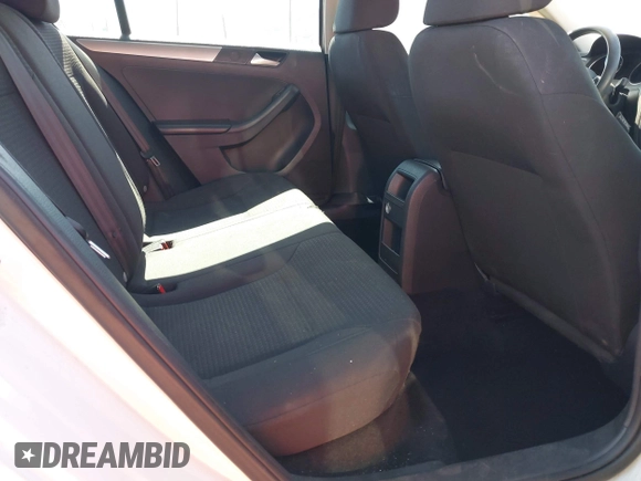 2015 Volkswagen Jetta SE с VIN 3VWD17AJ3FM352152, выставлен на аукционе IAAI как лот 42374530 с пробегом 96 432 миль миль и . История ставок и продаж доступна на DreamBid. Изображение 8.