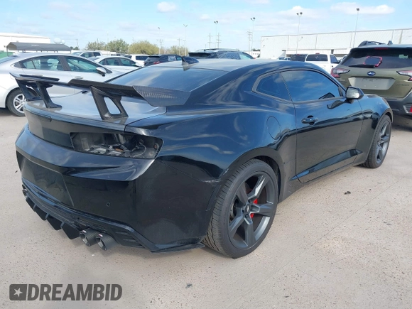 2017 Chevrolet Camaro 2SS z VIN 1G1FH1R76H0102061, wystawiony jako IAAI lot #41738738 z przebiegiem 86 099 mil mil oraz . Historia ofert i sprzedaży dostępna na DreamBid. Obrazek 4.