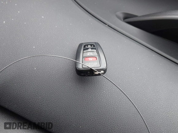 2020 Toyota Prius LE z VIN JTDKARFPXL3155639, wystawiony jako IAAI lot #41845001 z przebiegiem Nie podano mil oraz . Historia ofert i sprzedaży dostępna na DreamBid. Obrazek 11.