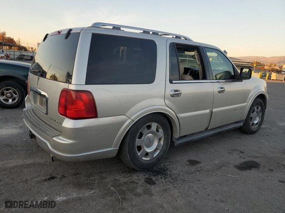 2005 Lincoln Navigator Luxury with VIN 5LMFU27565LJ02977, listed as a Copart auction lot 84106204 with 181,795 mi miles and Salvage Title. Bid and sale history available at carsss.com. Image 3.