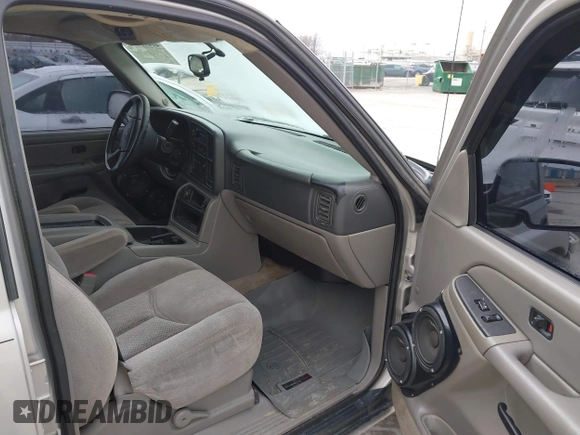 2005 Chevrolet Tahoe LS z VIN 1GNEK13T15J125805, wystawiony jako IAAI lot #41490443 z przebiegiem Nie podano mil oraz . Historia ofert i sprzedaży dostępna na DreamBid. Obrazek 5.