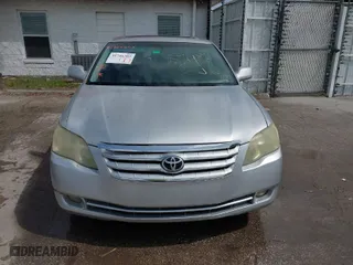 2005 Toyota Avalon XL with VIN 4T1BK36B25U061021, listed as a IAAI auction lot 41726203 with 227,845 mi miles. Bid and sale history available at carsss.com. Image 6.