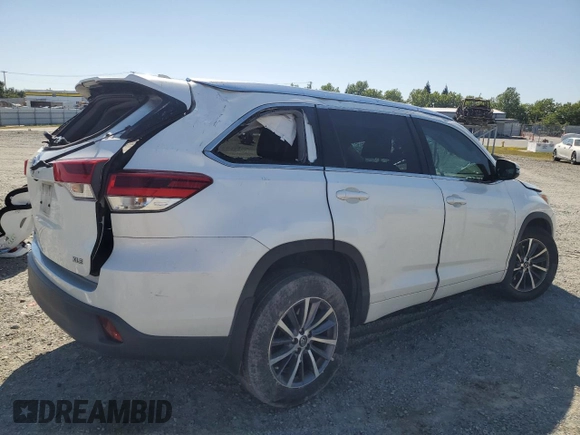 2018 Toyota Highlander SE with VIN 5TDKZRFH9JS528795, listed as a Copart auction lot 54453665 with 114,004 mi miles and Salvage title. Bid and sale history available at DreamBid. Image 3.