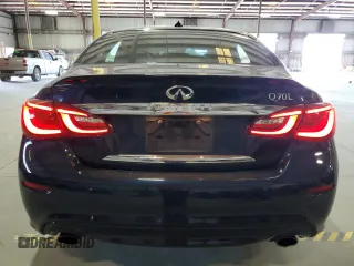2018 Infiniti Q70 Luxe z VIN JN1BY1PP8JM330329, wystawiony jako Copart lot #57878215 z przebiegiem 126 125 mil mil oraz Nie do naprawy. Historia ofert i sprzedaży dostępna na DreamBid. Obrazek 6.