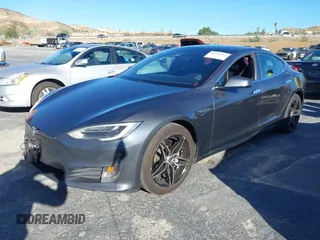 2017 Tesla Model S 100D z VIN 5YJSA1E20HF189557, wystawiony jako IAAI lot #41546084 z przebiegiem 253 218 mil mil oraz . Historia ofert i sprzedaży dostępna na DreamBid. Obrazek 2.