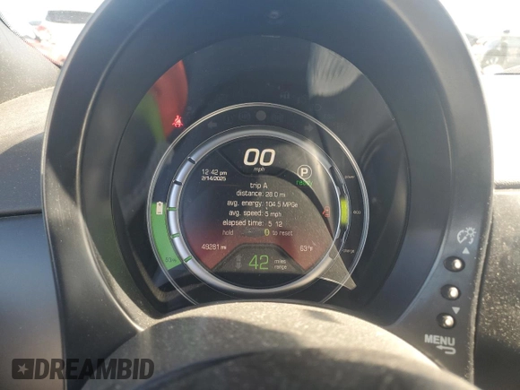 2017 FIAT 500e z VIN 3C3CFFGE8HT563364, wystawiony jako Copart lot #45574865 z przebiegiem 49 281 mil mil oraz Szkoda całkowita • Salvage title. Historia ofert i sprzedaży dostępna na DreamBid. Obrazek 9.