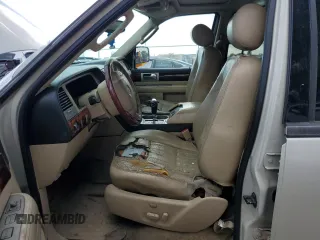 2005 Lincoln Navigator Luxury with VIN 5LMFU275X5LJ03887, listed as a Copart auction lot 84091304 with 0 mi miles and Salvage Title. Bid and sale history available at carsss.com. Image 7.